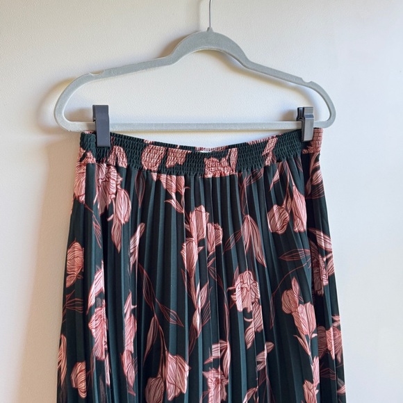 A New Day Green Floral Pleated Midi Skirt Size Large Elastic Waist - Picture 4 of 5